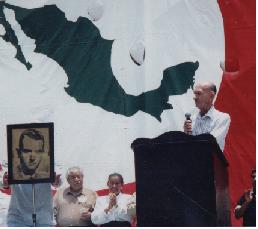 El Hermano de Jos Antonio Urquiza, hablando en un Aniversario, en el ao 2002
